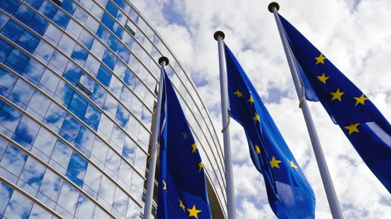 Apple multata di 500 milioni di euro dalla Commissione UE per le regole sull’App Store