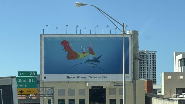 Apple affigge a Miami un cartellone “Shot on iPhone” con un disegno che sembra… altro