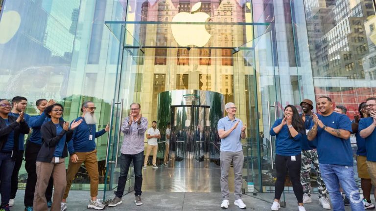 Apple prepara la rivoluzione dell’iPhone, ecco la tabella di marcia fino al 2027
