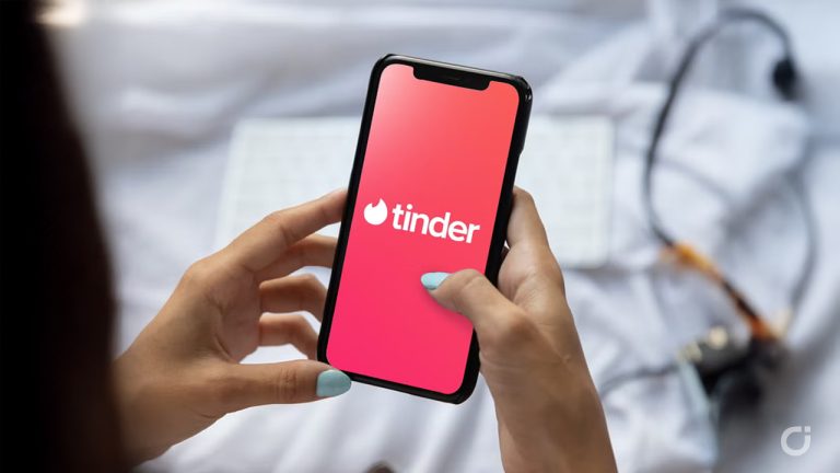 Tinder introduce il riconoscimento facciale per combattere i profili falsi: parte il Face Check