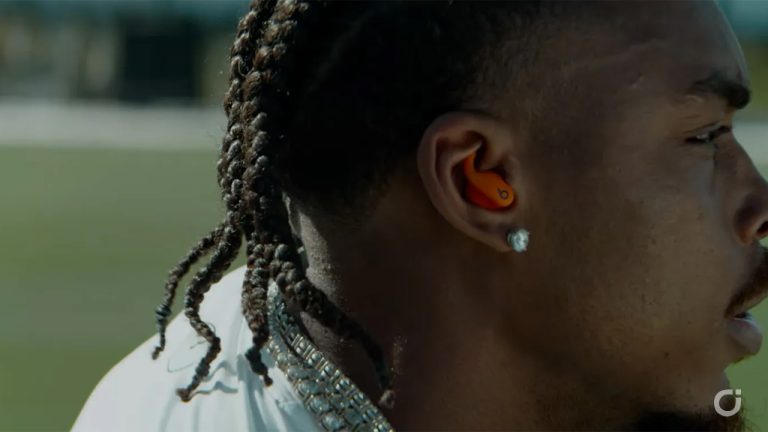 Apple presenta i nuovi Powerbeats Fit in arrivo questo autunno